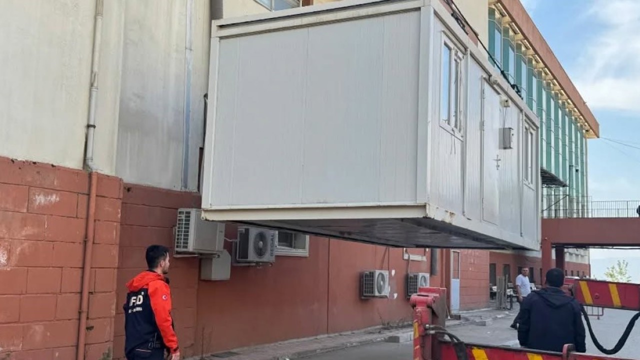 AFAD, Şırnak Devlet Hastanesine 10 yaşam konteyneri desteğinde bulundu

