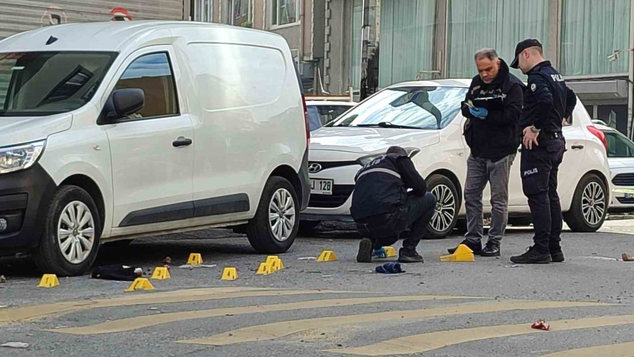 Kağıthane’de sokak ortasında cinayet: 15 el ateş ederek kaçtı
