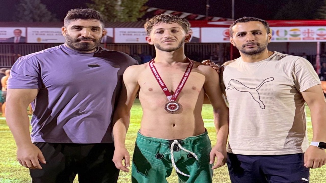 Hakkârili Bedirhan Durğun Türkiye üçüncüsü oldu

