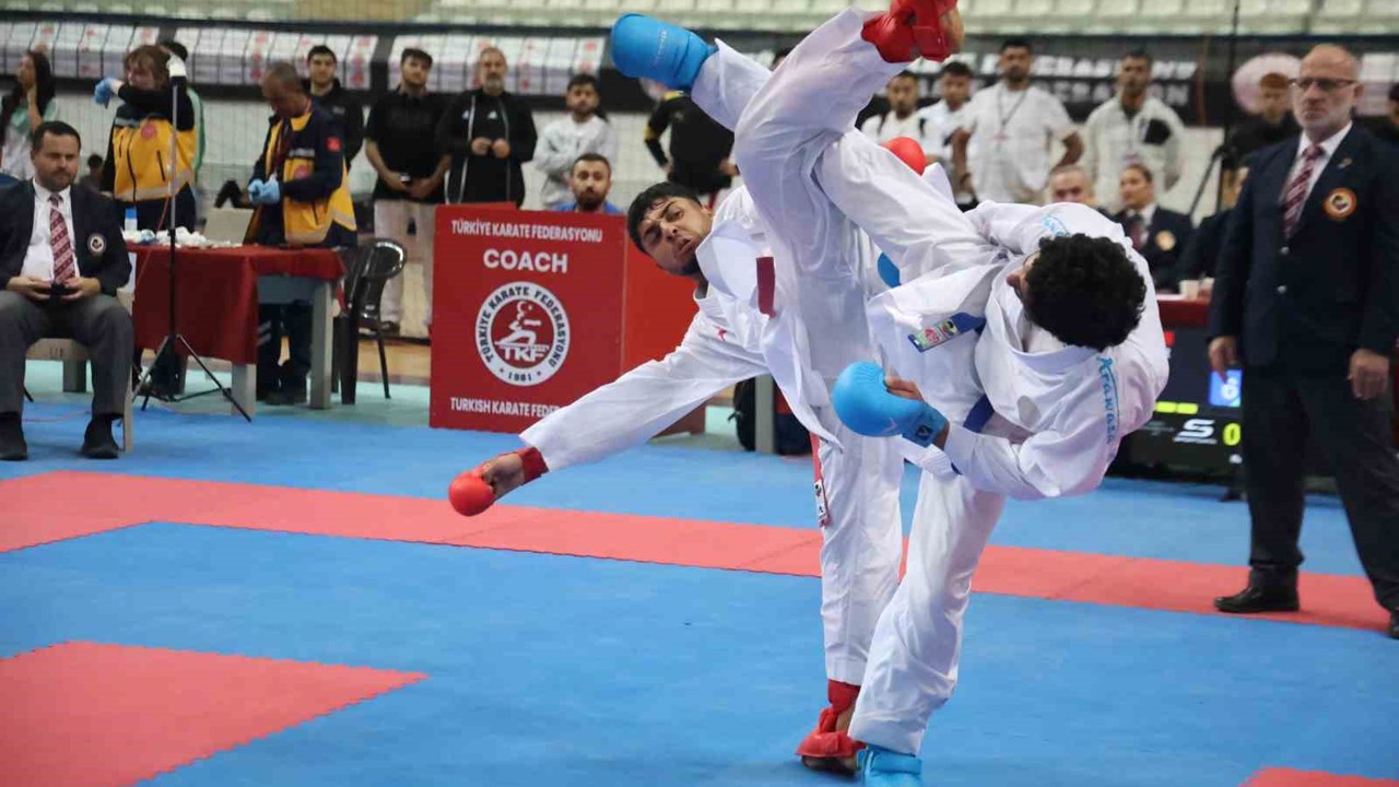 Elazığ’da binin üzerinde karate sporcusu, Milli Takım’a seçilmek için ter döküyor
