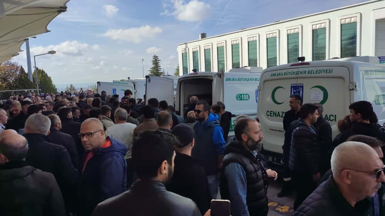 Alkolden zehirlendiği iddia edilen 14 yaşındaki Hiranur son yolculuğuna uğurlandı
