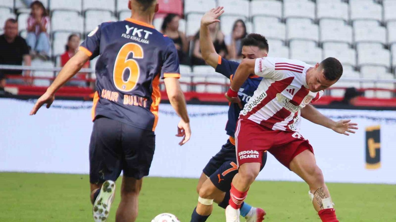Trendyol Süper Lig: Antalyaspor: 0 - RAMS Başakşehir: 4 (Maç sonucu)
