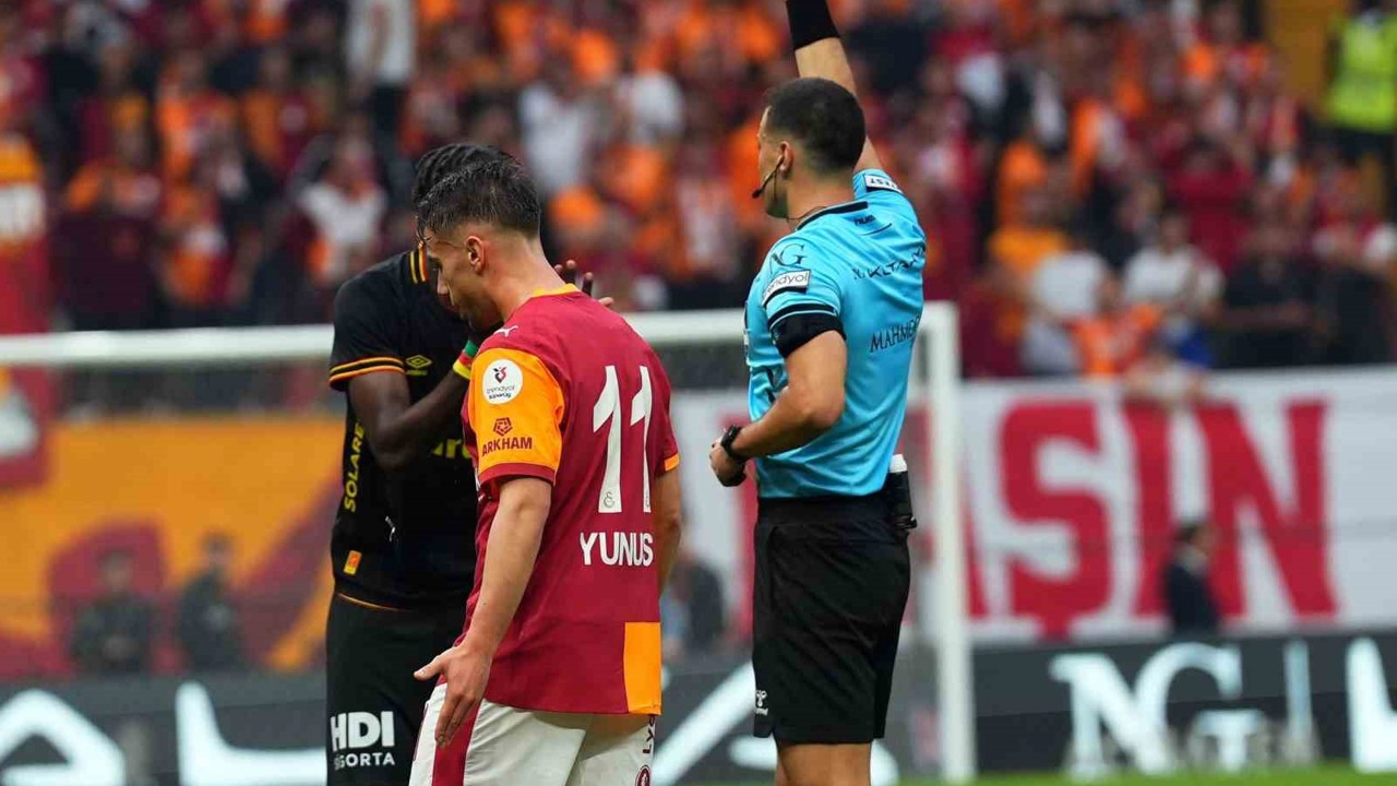 Göztepe’de Malcom Bokele kırmızı kart gördü
