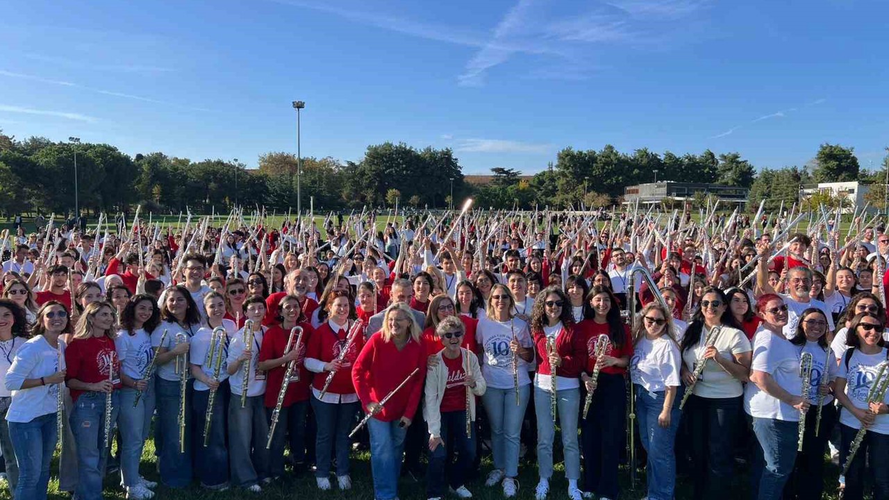 Esenler’de 500 flütçü rekor için aynı anda çaldı
