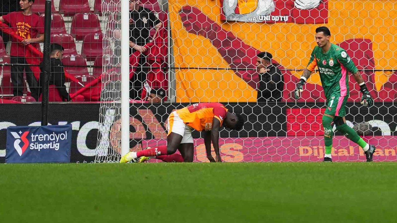 Davinson Sanchez cezalı duruma düştü
