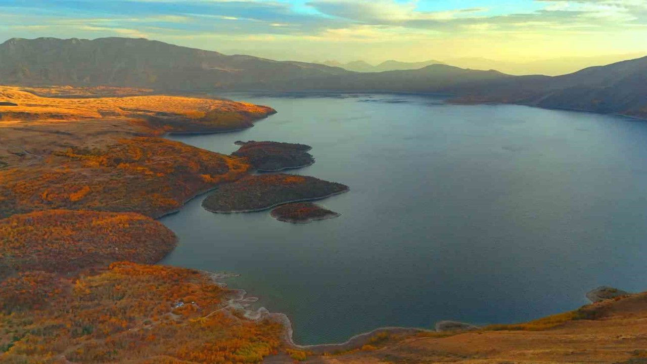 Nemrut Kalderası’ndaki sonbahar güzelliği mest etti
