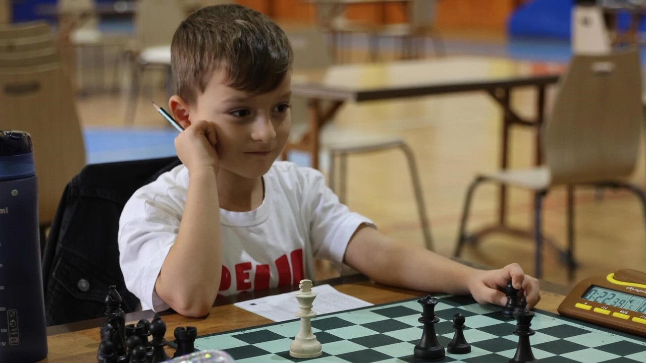 Minikler satrançta hünerlerini sergiledi
