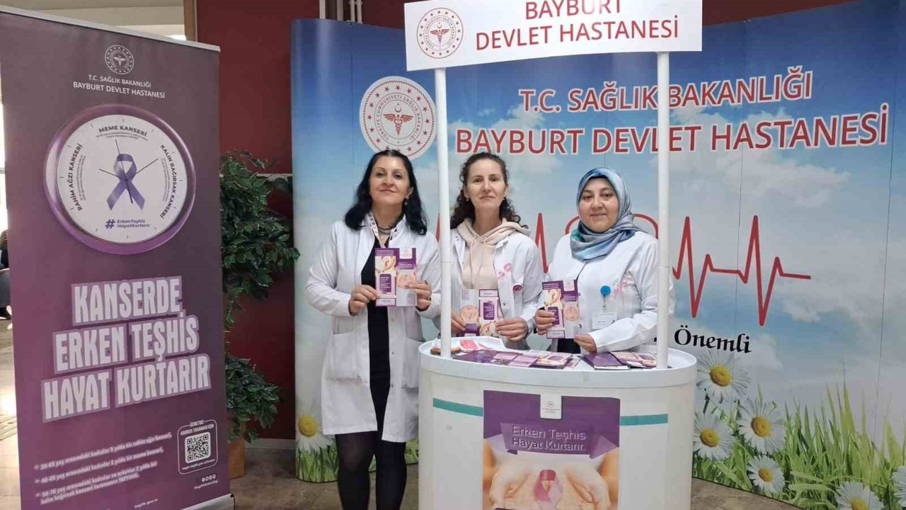 Bayburt’ta meme kanseri farkındalık standı açıldı
