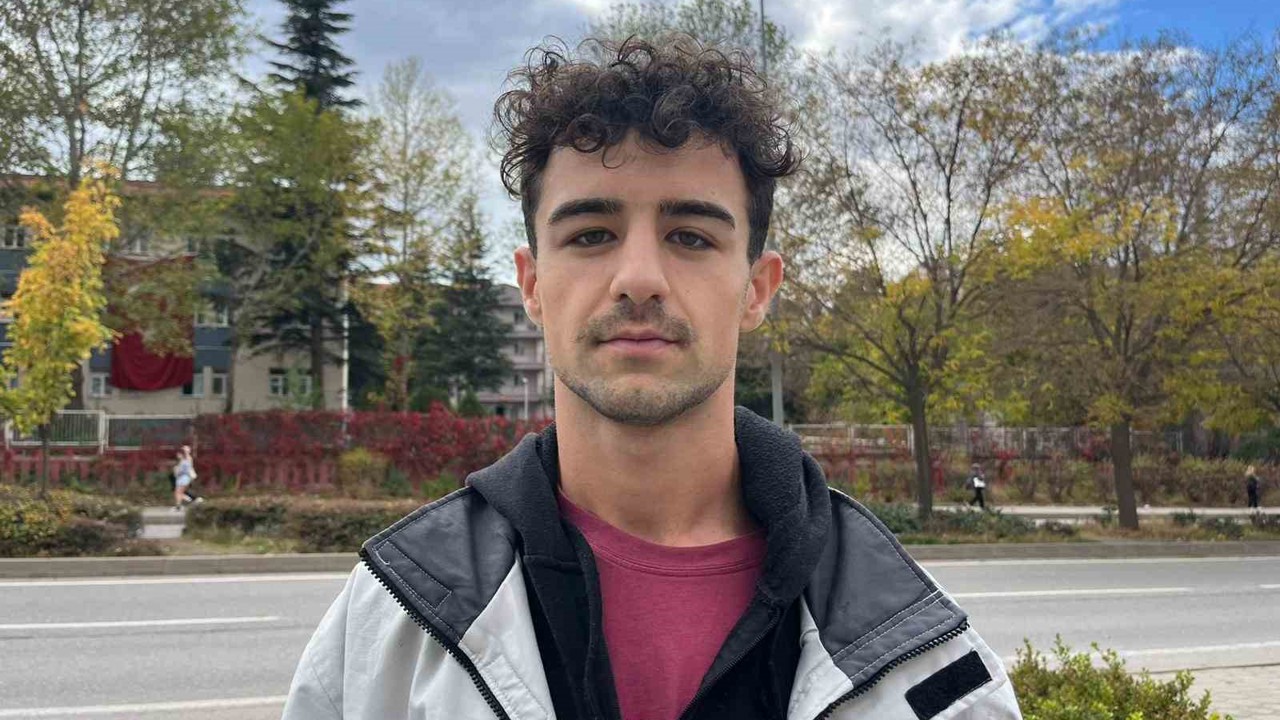 Taraftara bıçakla koşan futbolcuyla alakalı görgü tanığı o anları anlattı
