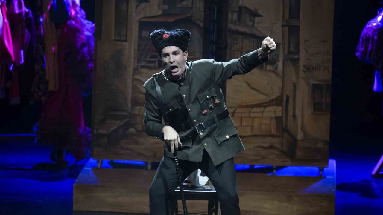 ’Eyvah Nadir’ oyunu yeniden sahnede
