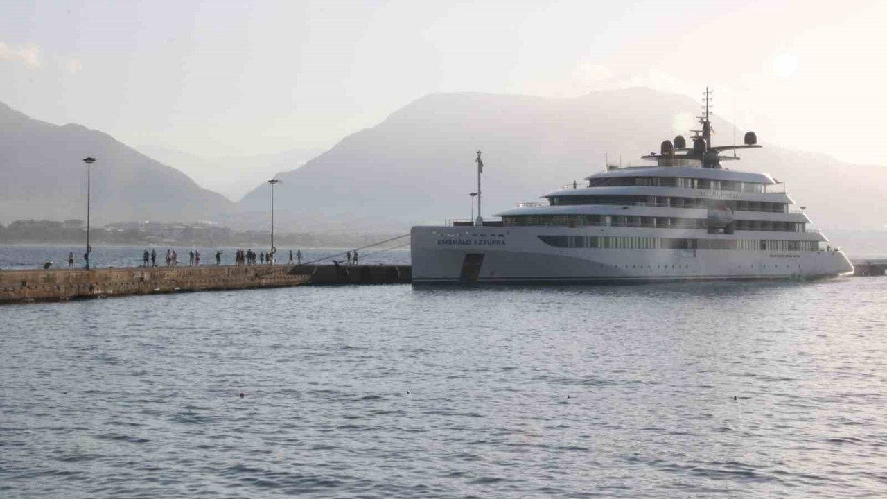 91 turist 74 mürettebatlı lüks gemi Alanya’ya ulaştı
