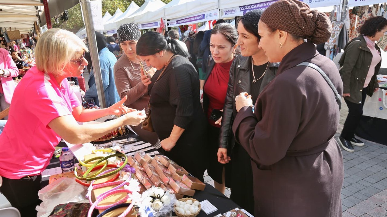 Heykel’de meydan kadınların
