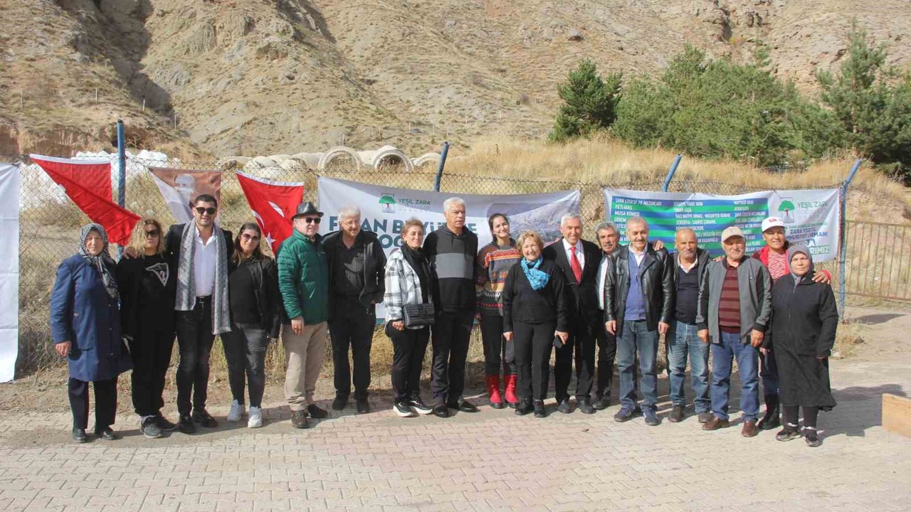 Sivas’ta üniversite öğrencileri 7 günde 30 bin fidan dikti

