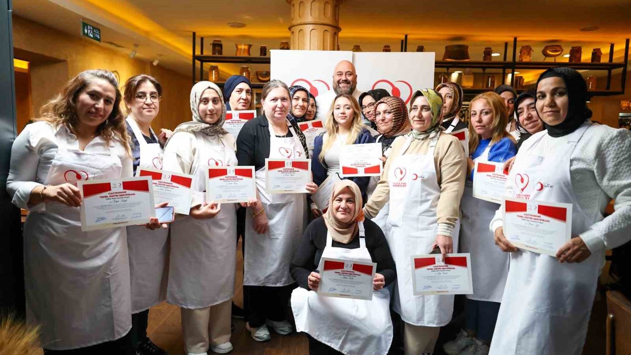 Depremzede kadınlar İstanbul’da ünlü şeflerden eğitim aldı
