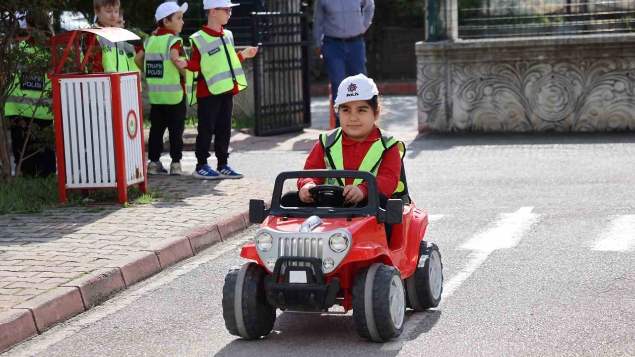 Öğrencilere trafik bilinci aşılanıyor
