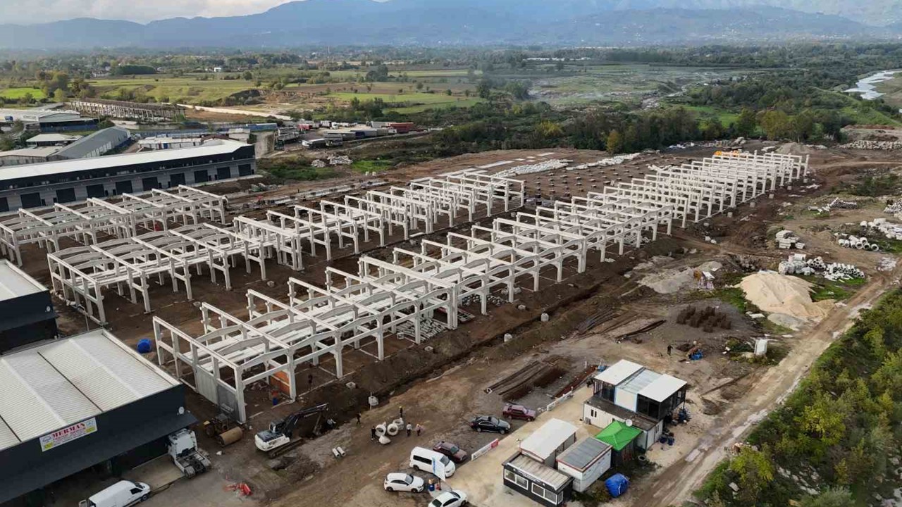 Sanayi sitesinde çalışmalar hız kesmeden devam ediyor
