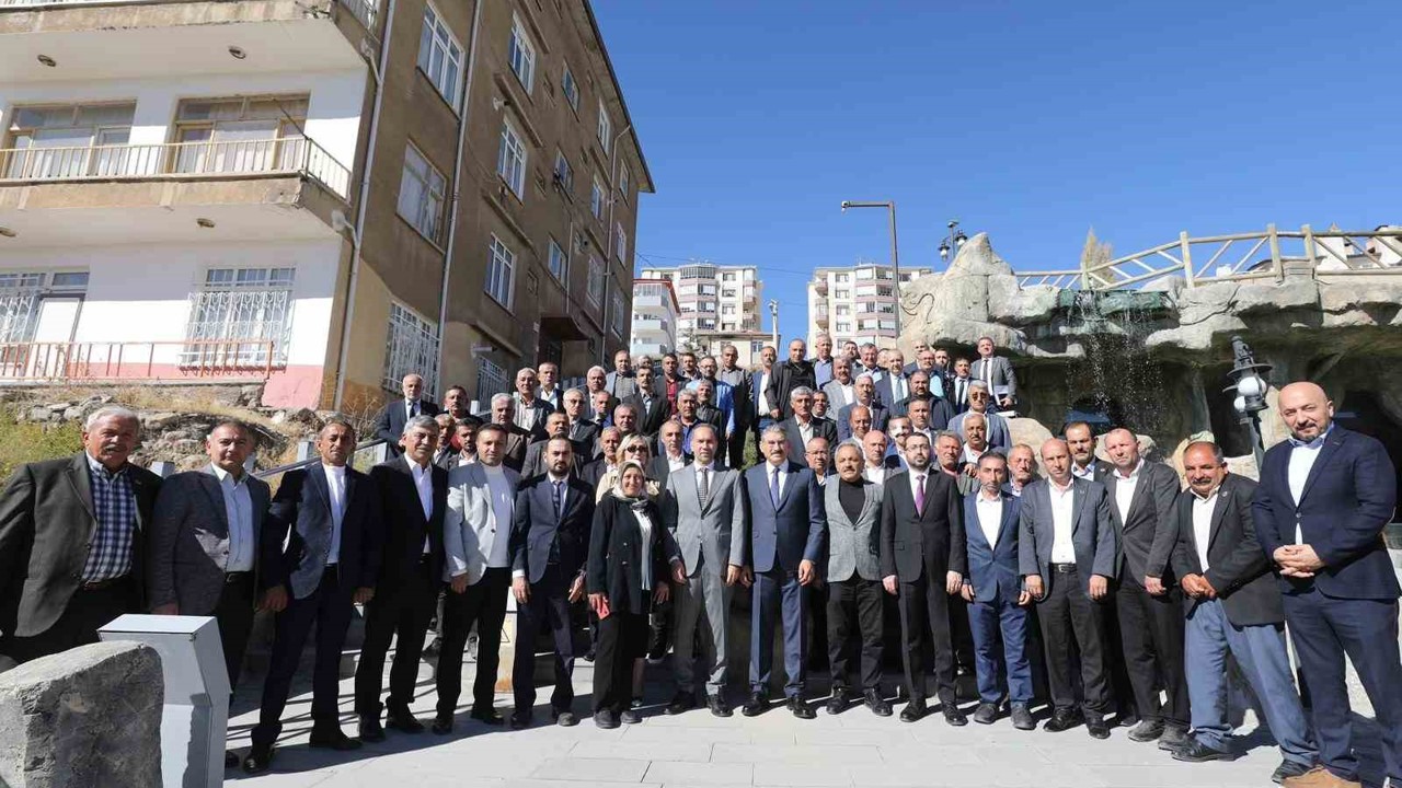 Başkan Özdemir ve Milletvekili Uzkurt muhtarlarla buluştu
