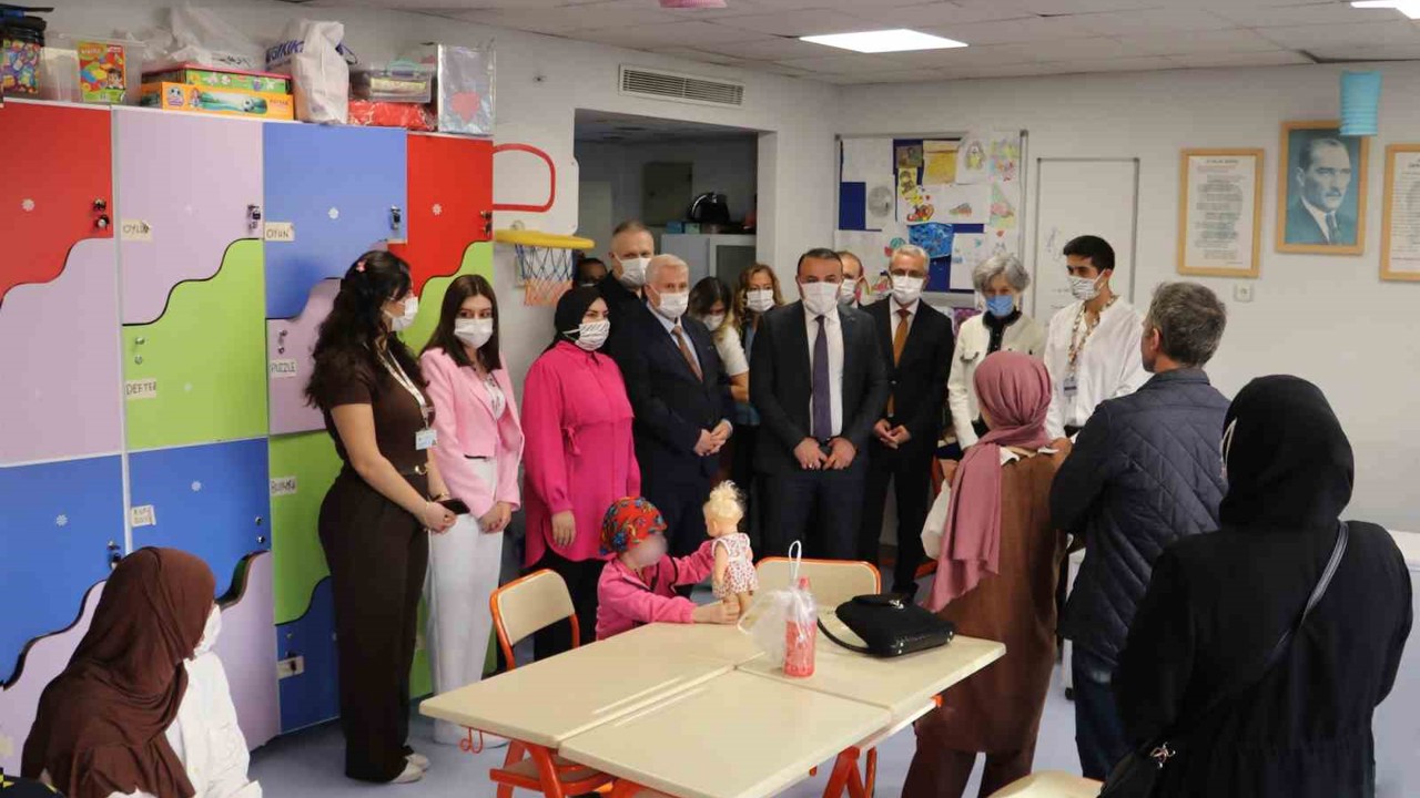 "Hastane Okulu"ndaki öğrenciler eğitimden kopmuyor
