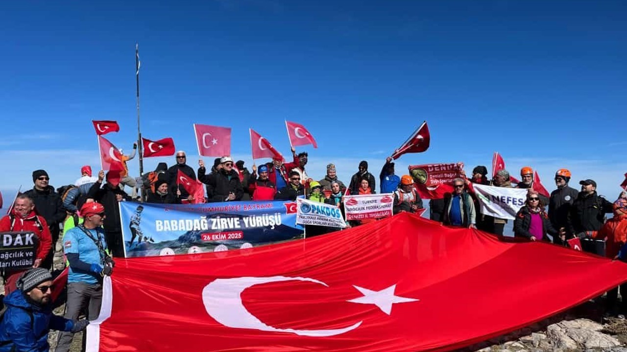 Cumhuriyet coşkusu Babadağ’ın zirvesine taşındı
