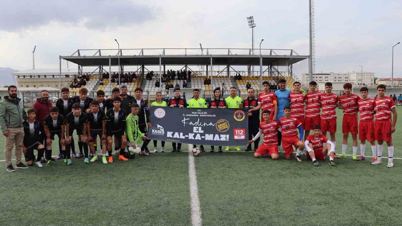 Futbol maçında "Kadına El Kalkamaz" farkındalığı
