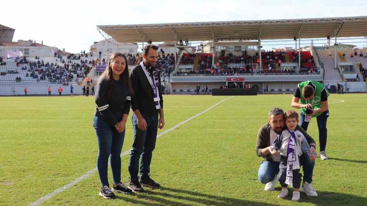 Gebzespor bilet gelirlerini DMD hastası Uras’a bağışladı
