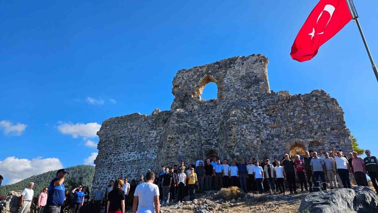 Softa Kalesinde ’Cumhuriyet Yürüyüşü ve Bayrak Değişimi Töreni’ gerçekleştirildi
