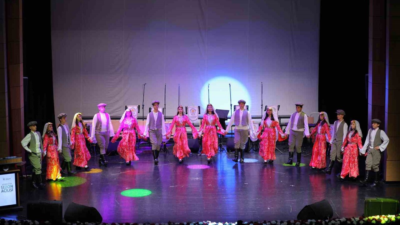 Türkiye’nin ilk belediye konservatuvarı yeni sezona coşkuyla başladı
