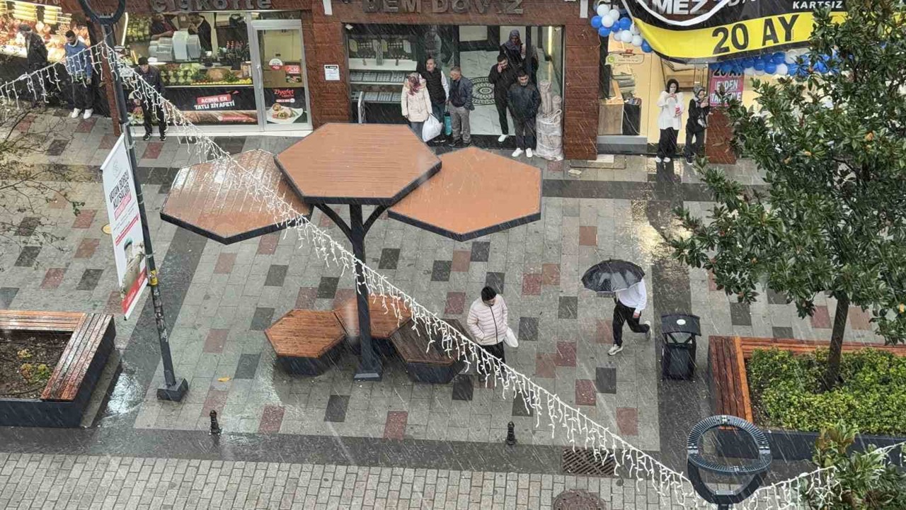 İstanbul’da şiddetli yağış ve lodos etkili oldu
