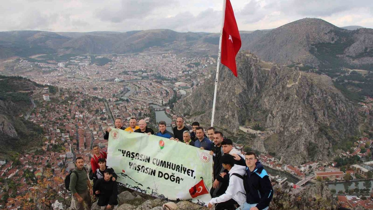 Amasya’nın zirvesinde ‘Cumhuriyet doğa yürüyüşü’
