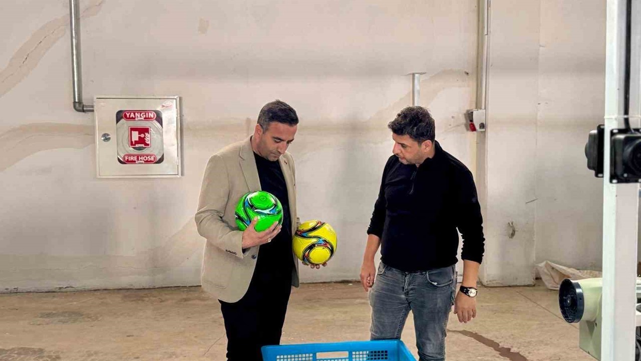 Malatya’da futbol topu üretimine başlandı
