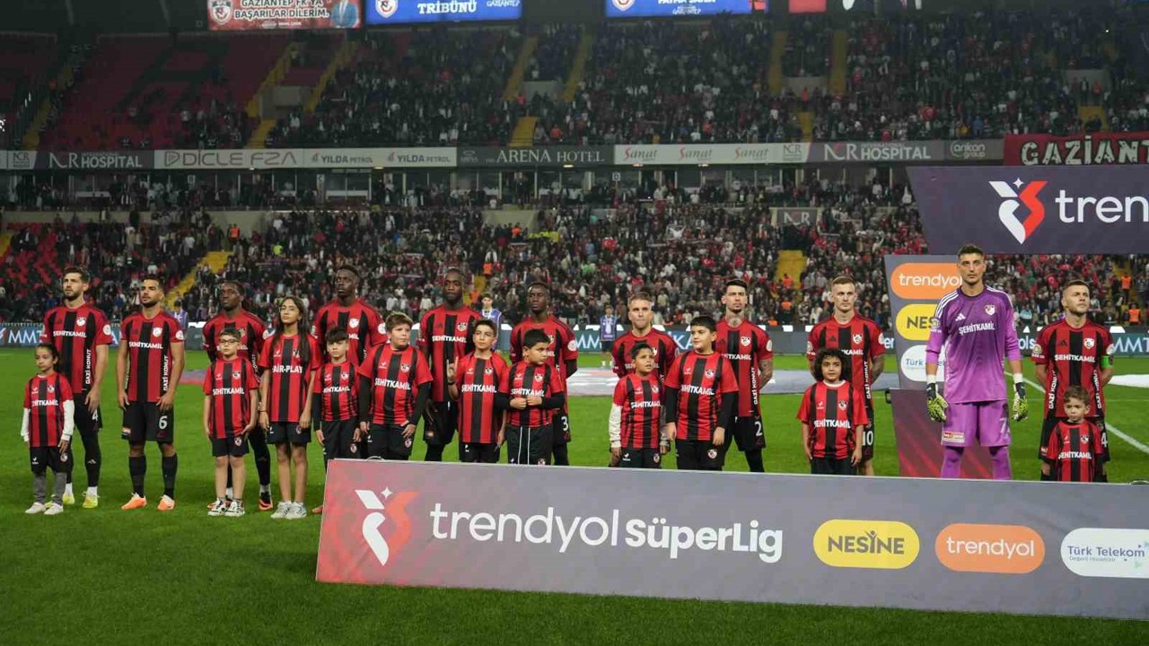 Trendyol Süper Lig: Gaziantep FK: 0 - Fenerbahçe: 2 (Maç devam ediyor)
