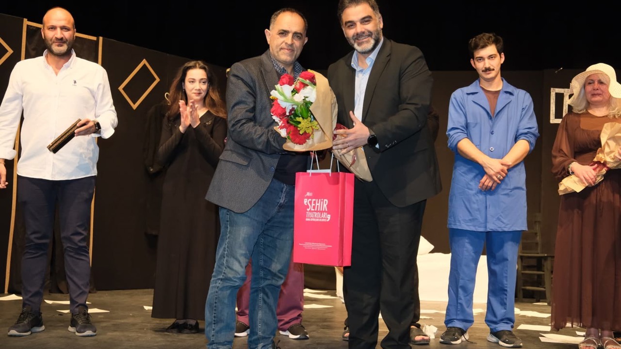 Erzurum Şehir Tiyatrosu, Adana’da Erzurum kültürünü sahneye taşıdı
