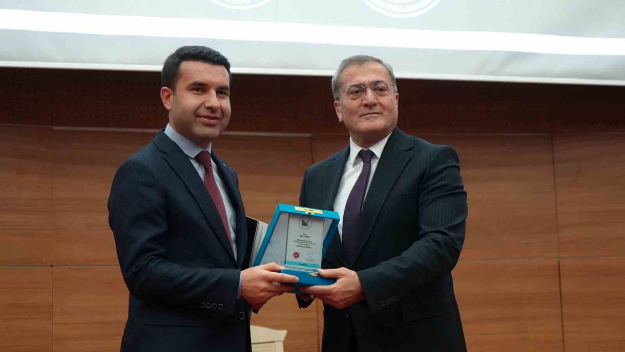 151 tez yazısının yarıştığı "6. Muhammed İhsan Oğuz Araştırma Ödülleri" sahiplerini buldu
