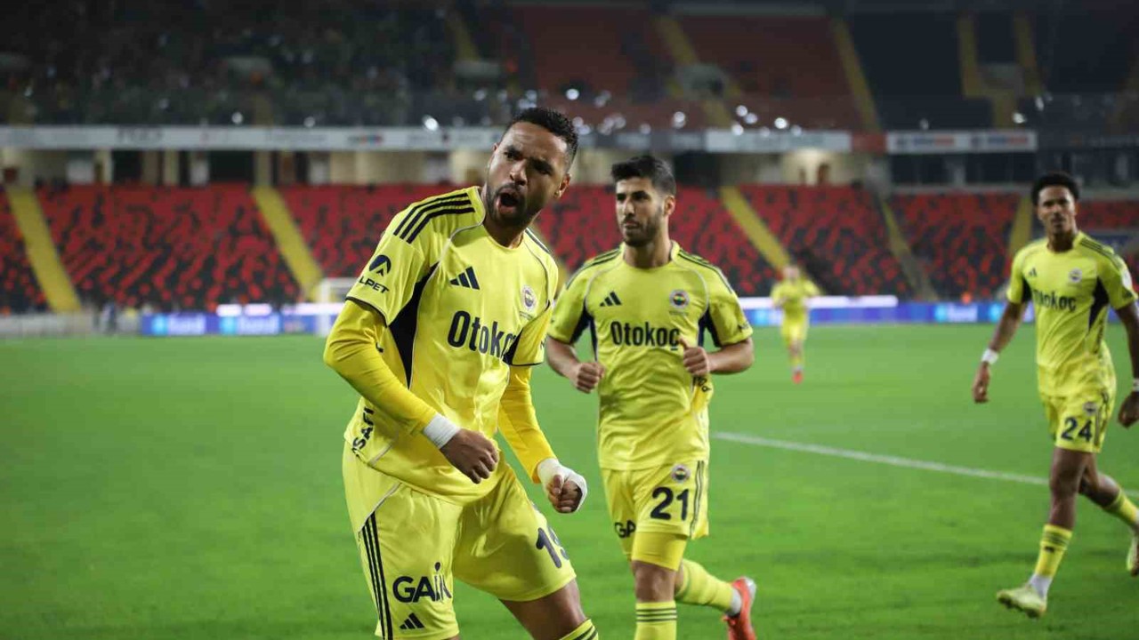 Trendyol Süper Lig: Gaziantep FK: 0 - Fenerbahçe: 2 (İlk yarı)
