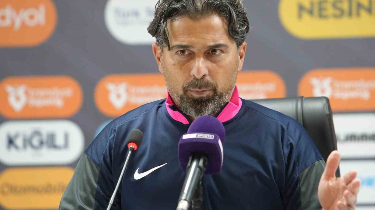 İlhan Palut: "Aldığımız 1 puan gösterdiğimiz performansa göre kötü değil"
