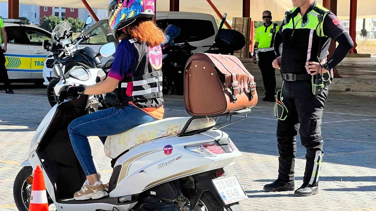 Kadın motosiklet sürücülerine uygulamalı eğitim
