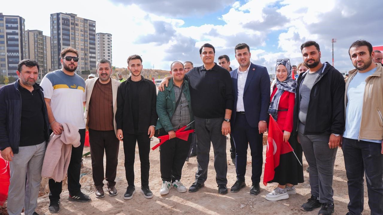 Şehitkamil’de gençler, Cumhuriyet için yürüdü
