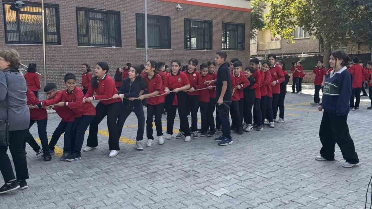 Elazığ’da öğrenciler geleneksel oyunlar ile eğleniyor
