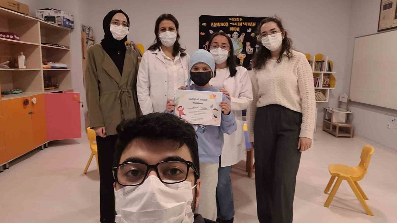 SAÜ gönüllüleri onkoloji servisinde çocuklara umut oluyor
