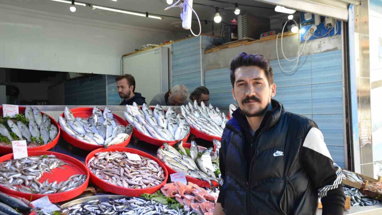 Mevsiminin en lezzetli balıkları hamsi ve sardalya
