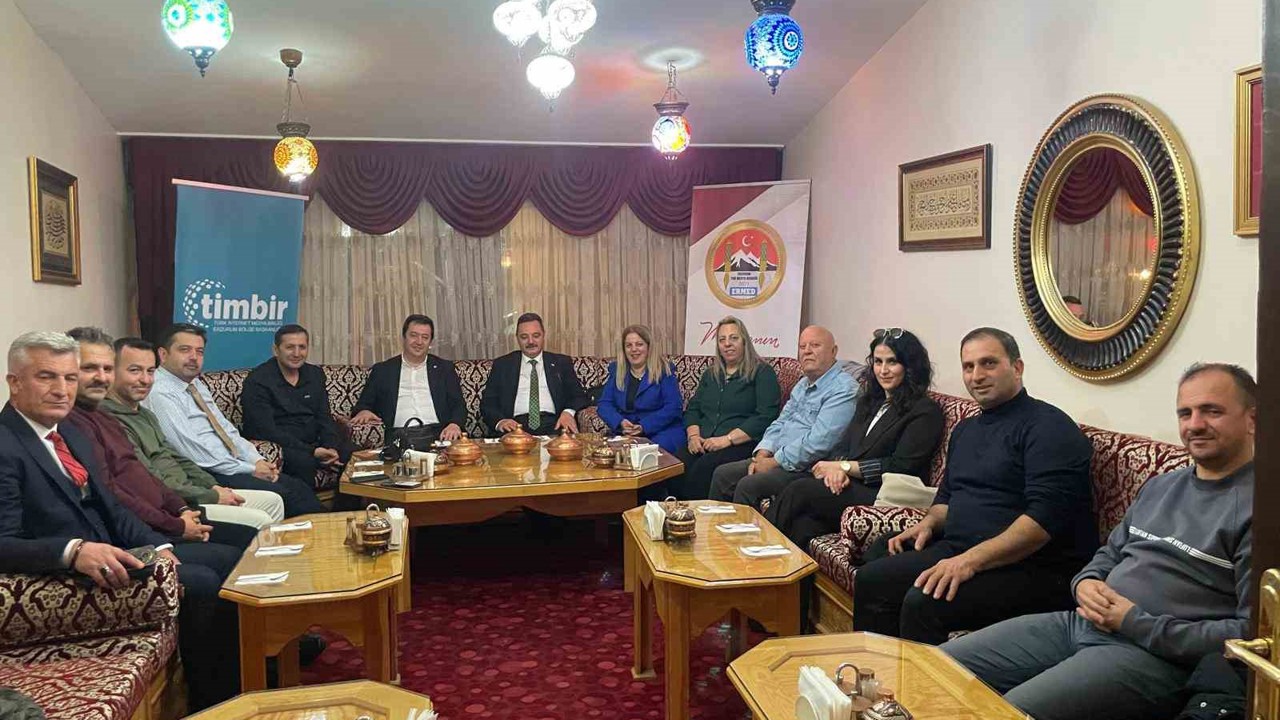 Erzurum’da Akademi ve Medya Temsilcileri dijital çağı değerlendirdi
