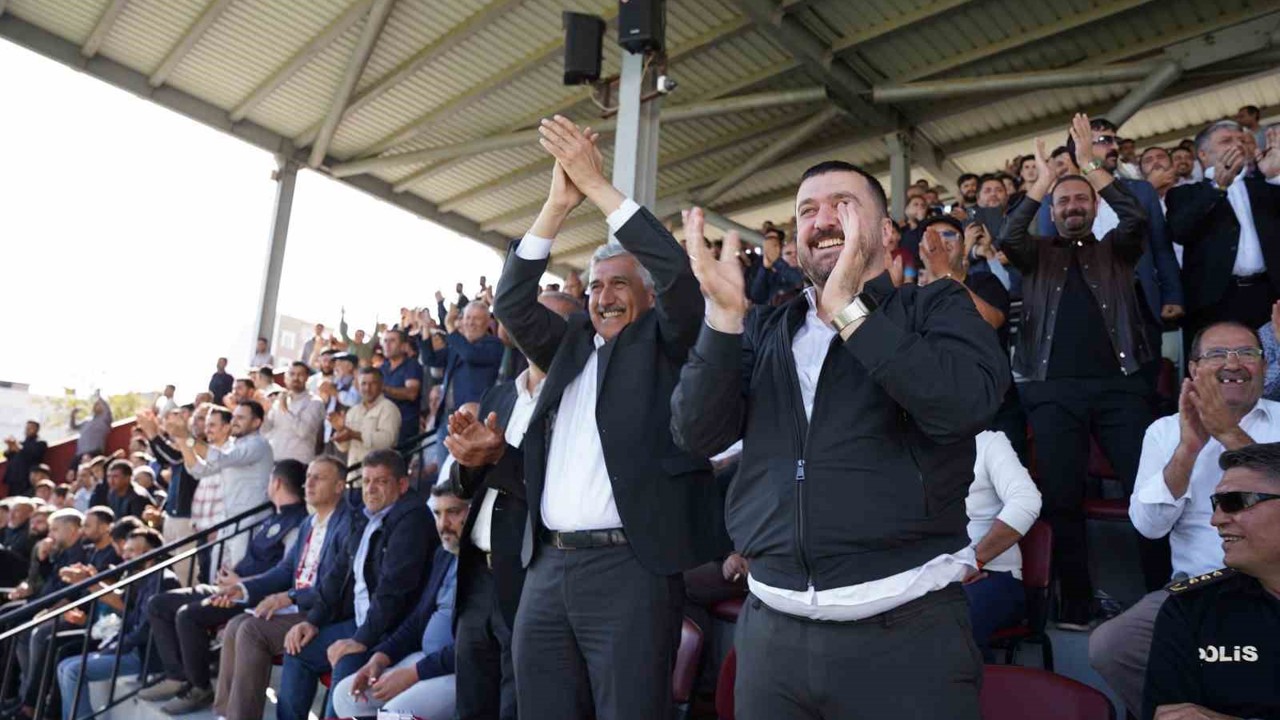 Başkan Hallaç’tan Kahta Spor02’ye destek çağrısı

