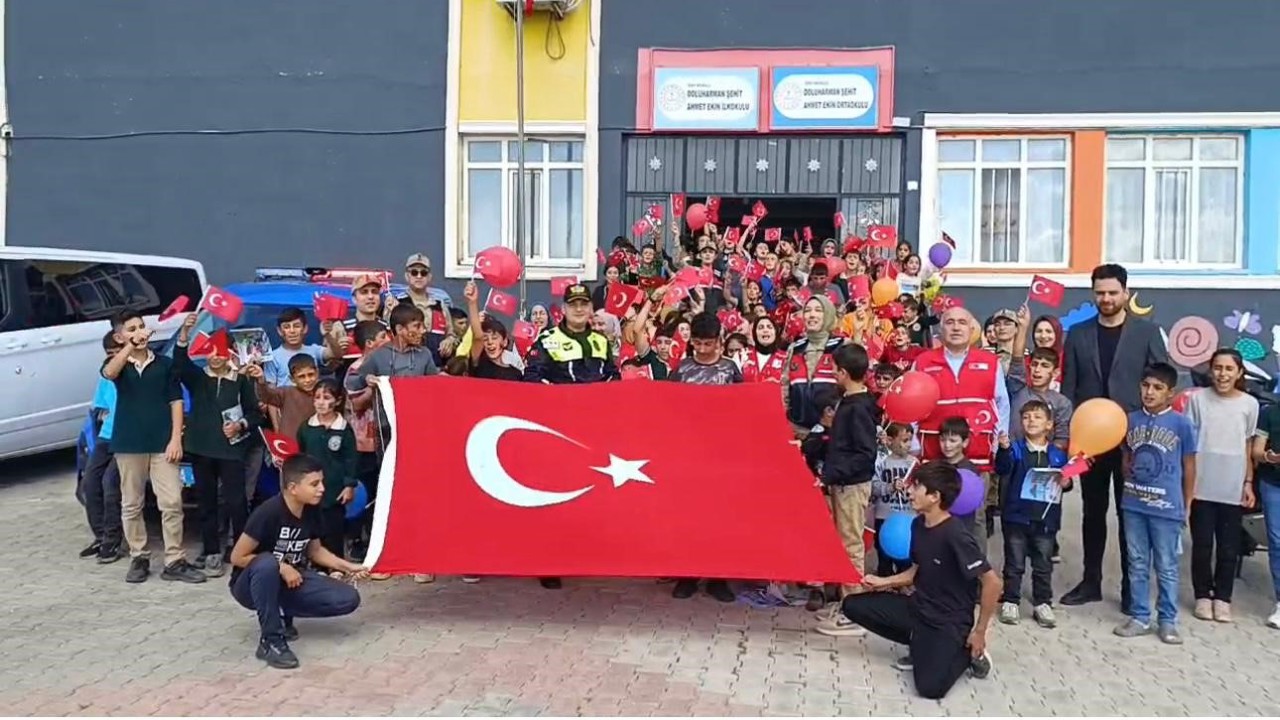 Siirt’te jandarmadan öğrencilere trafik eğitimi
