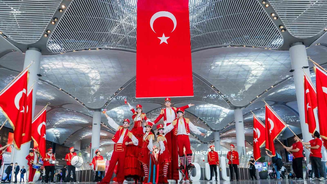 İGA İstanbul Havalimanı, Cumhuriyeti ve yeni yaşını kutluyor
