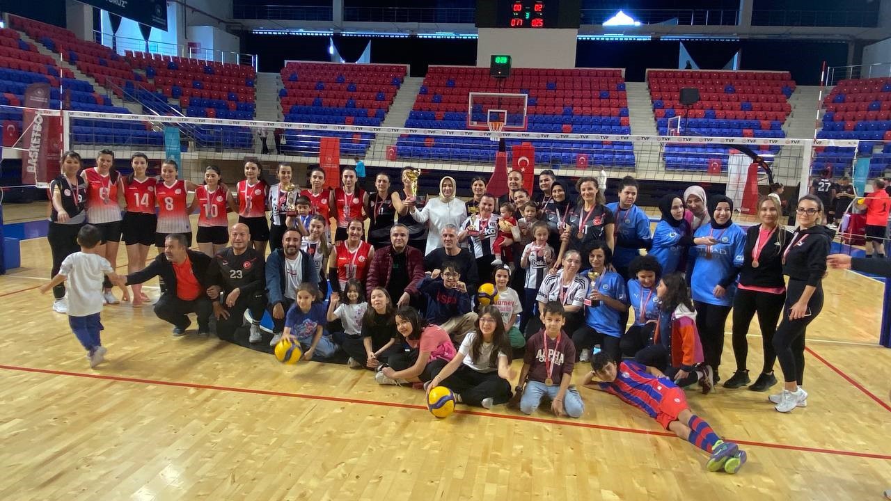 Niğde Ömer Halisdemir Üniversitesi takımlarından kamu sporlarında büyük başarı
