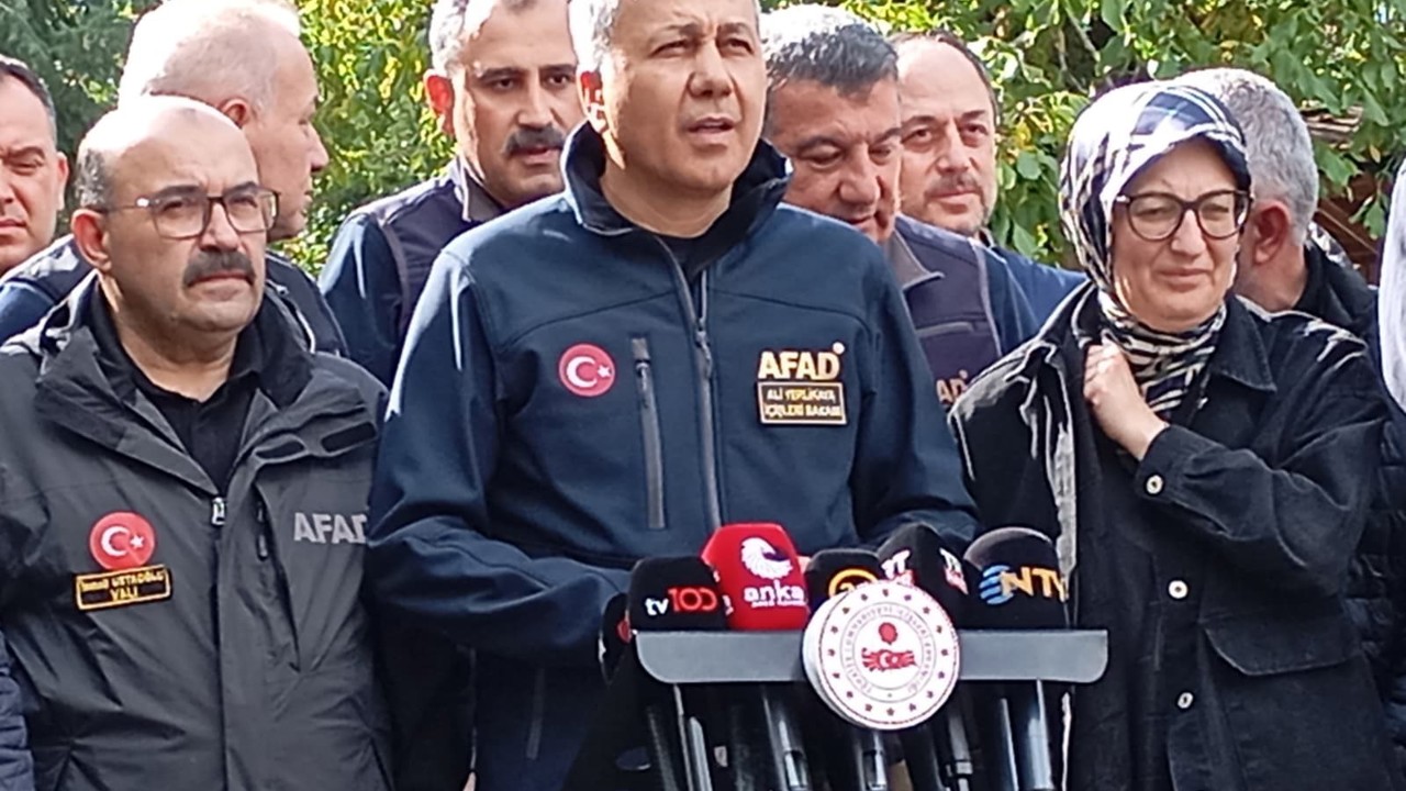 Bakan Yerlikaya: "112’ye 507 ihbar geldi, sadece 30’u hasarla ilgili"
