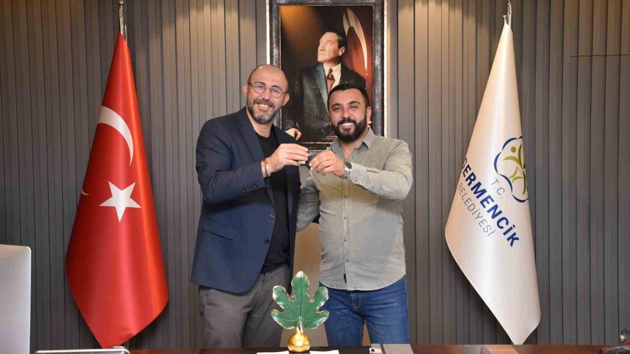 İncir festivalinin traktör talihlisi anahtarını Başkan Zencirci’den teslim aldı
