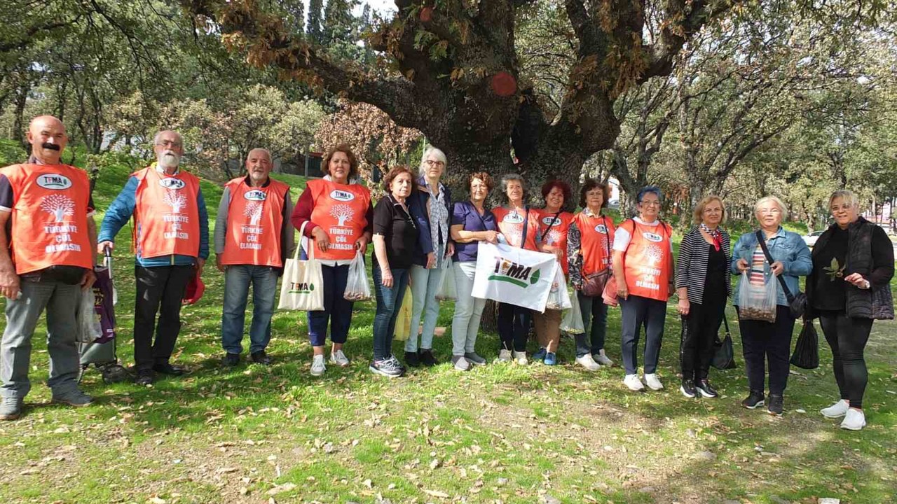 Balıkesir’de meşe palamutları öğrencilerin elinde fidana dönüşecek
