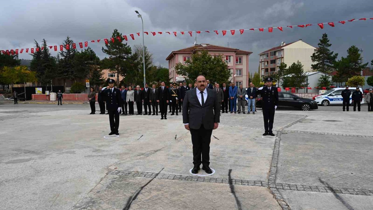 İnönü’de Cumhuriyet’in 102. yıl kutlamaları çelenk sunumuyla başladı

