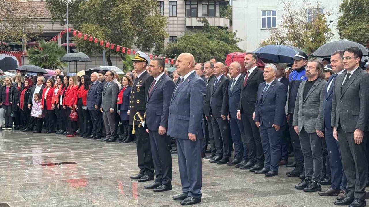 Zonguldak’ta 29 Ekim Cumhuriyet Bayramı çelenk töreni gerçekleştirildi
